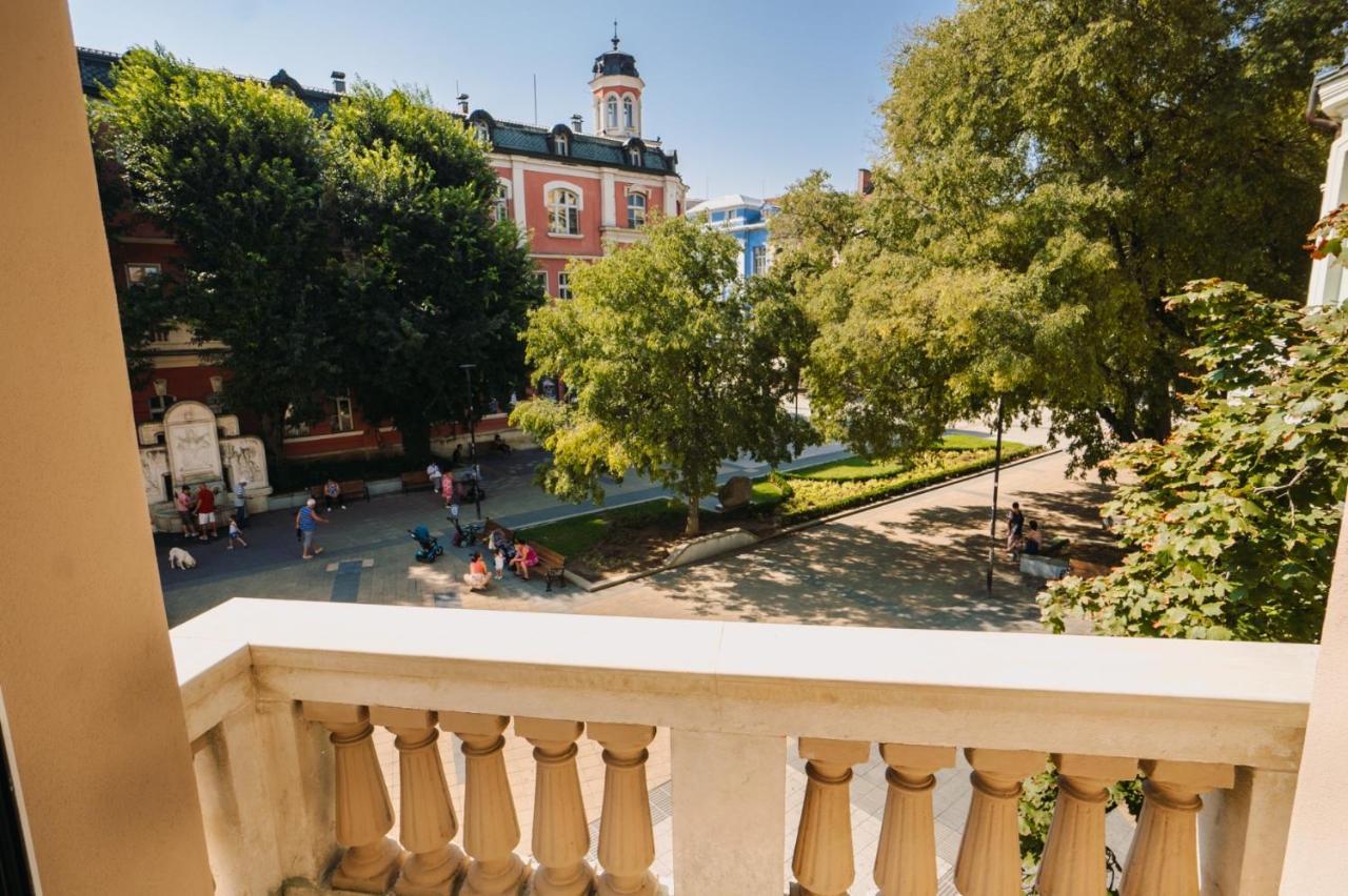 Хотел Театъръ Hotel Pleven Exterior foto