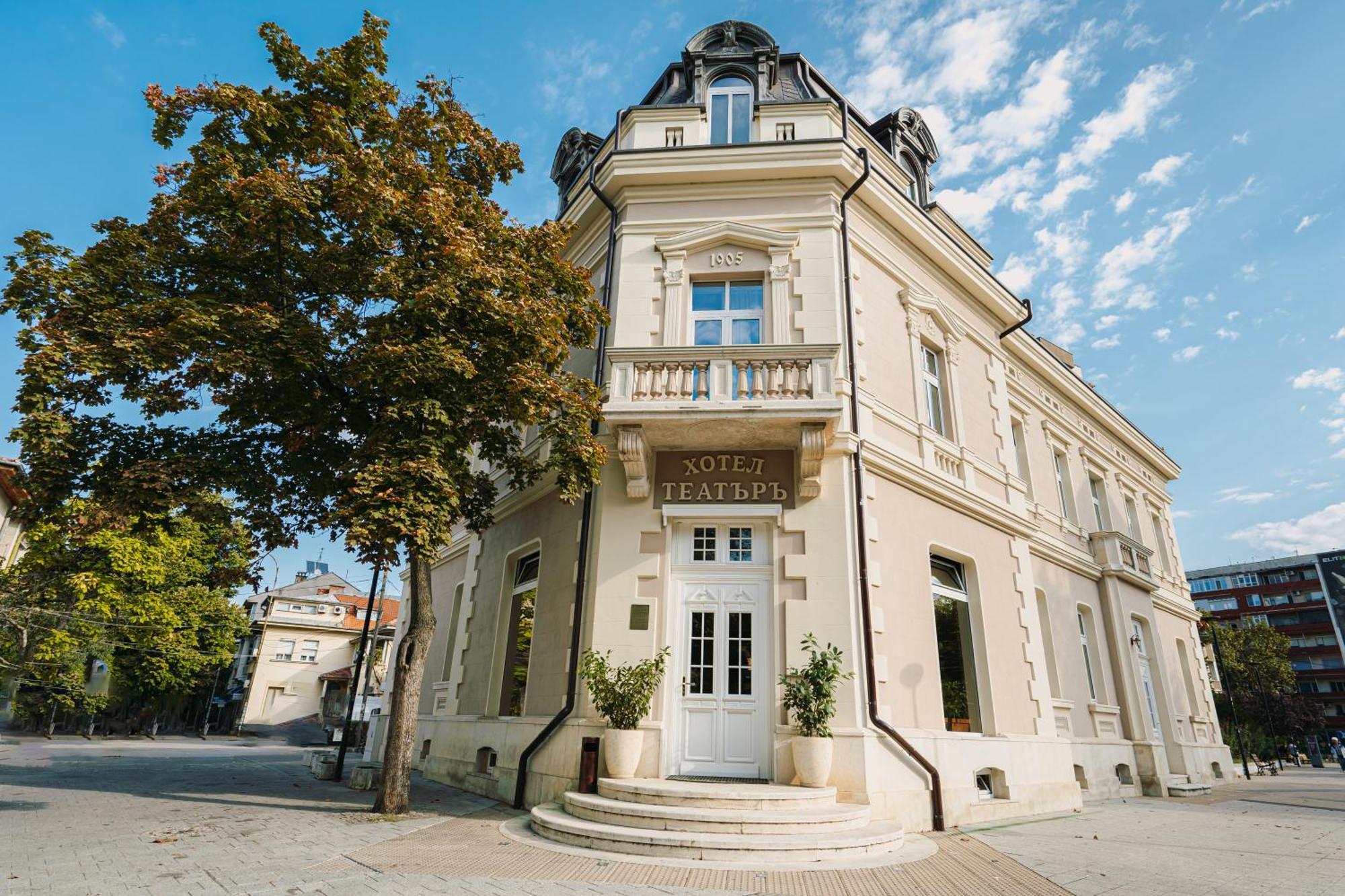 Хотел Театъръ Hotel Pleven Exterior foto