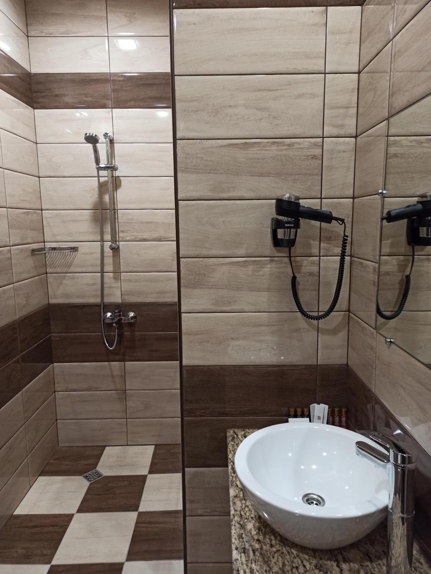 Хотел Театъръ Hotel Pleven Exterior foto