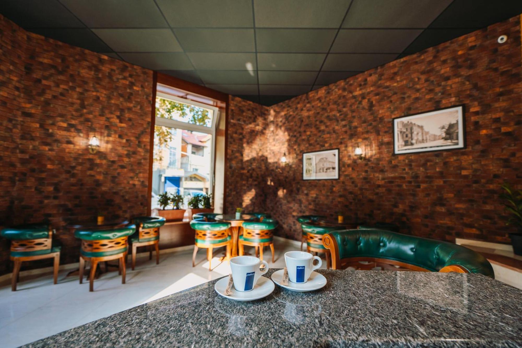 Хотел Театъръ Hotel Pleven Exterior foto