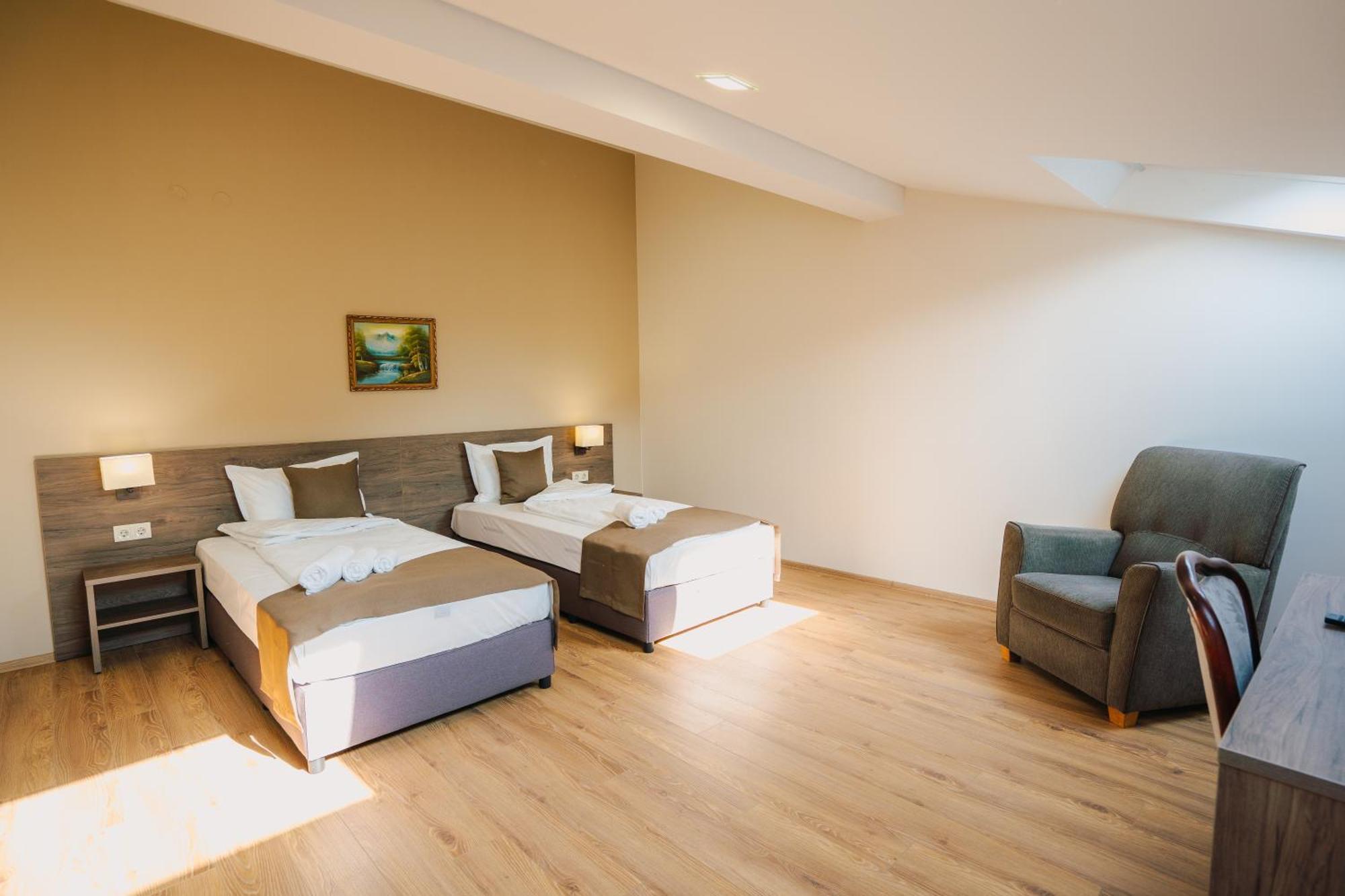 Хотел Театъръ Hotel Pleven Exterior foto