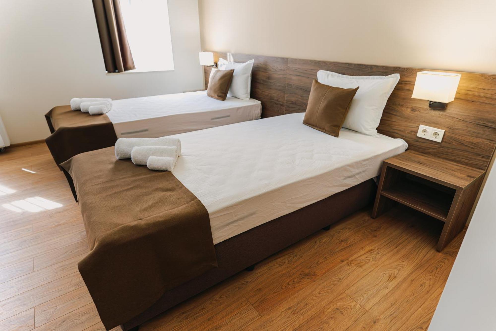 Хотел Театъръ Hotel Pleven Exterior foto