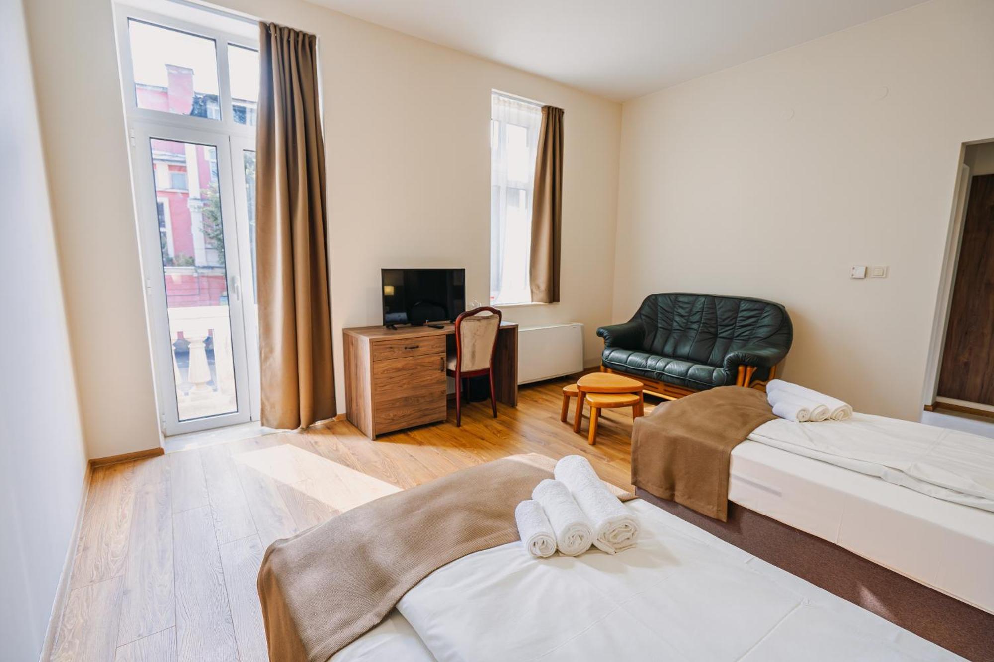 Хотел Театъръ Hotel Pleven Exterior foto