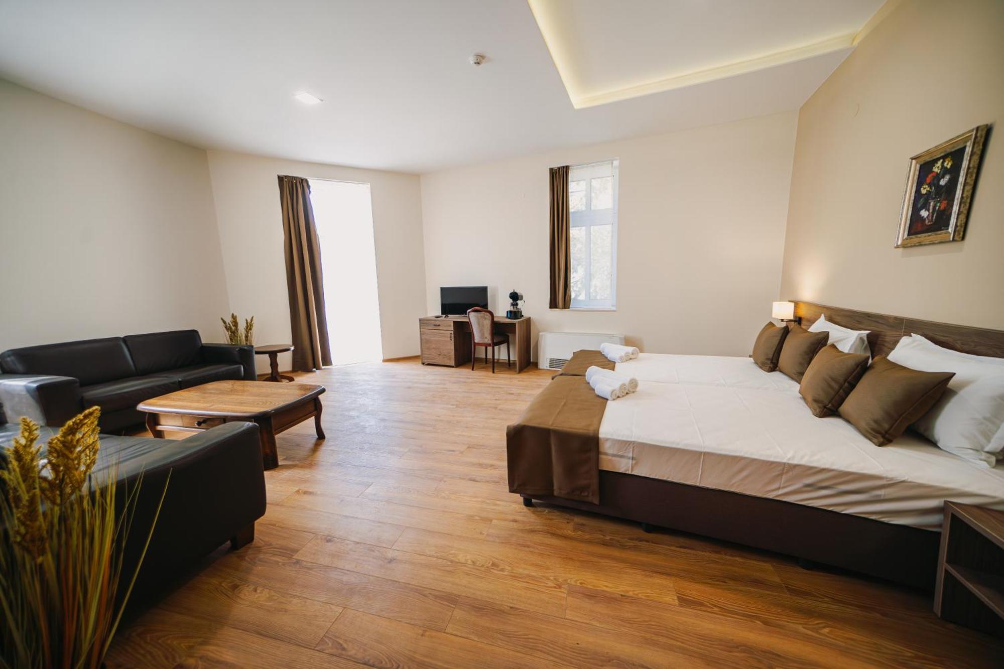 Хотел Театъръ Hotel Pleven Exterior foto
