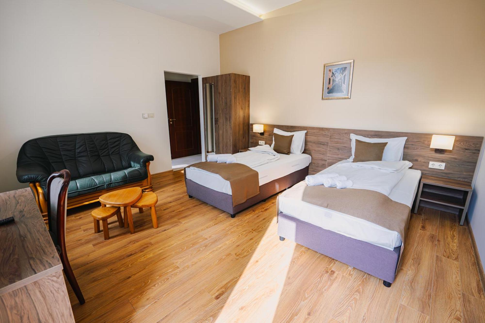 Хотел Театъръ Hotel Pleven Exterior foto