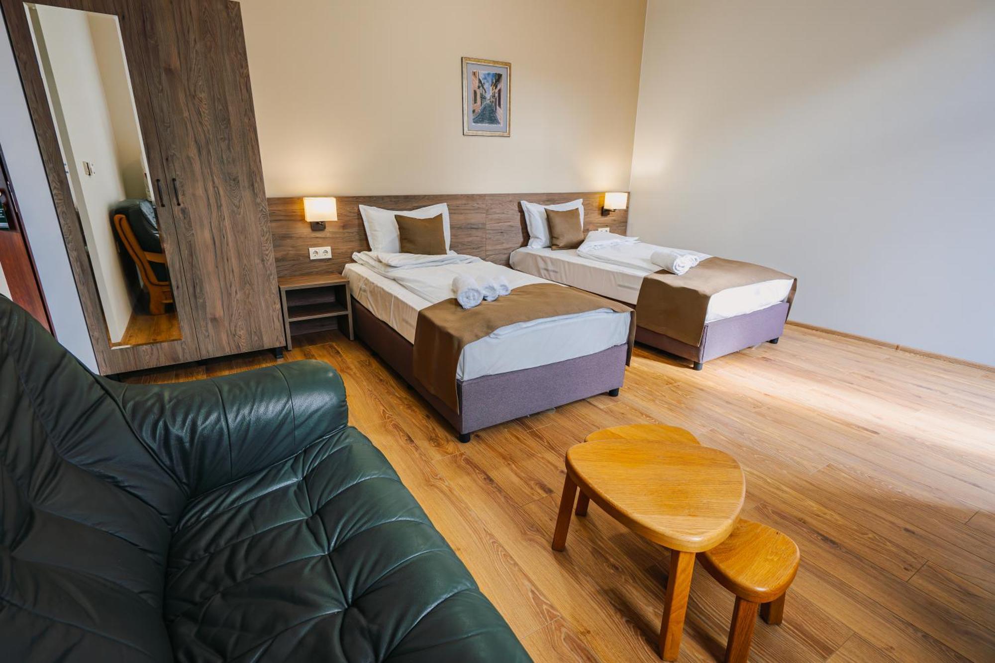 Хотел Театъръ Hotel Pleven Exterior foto